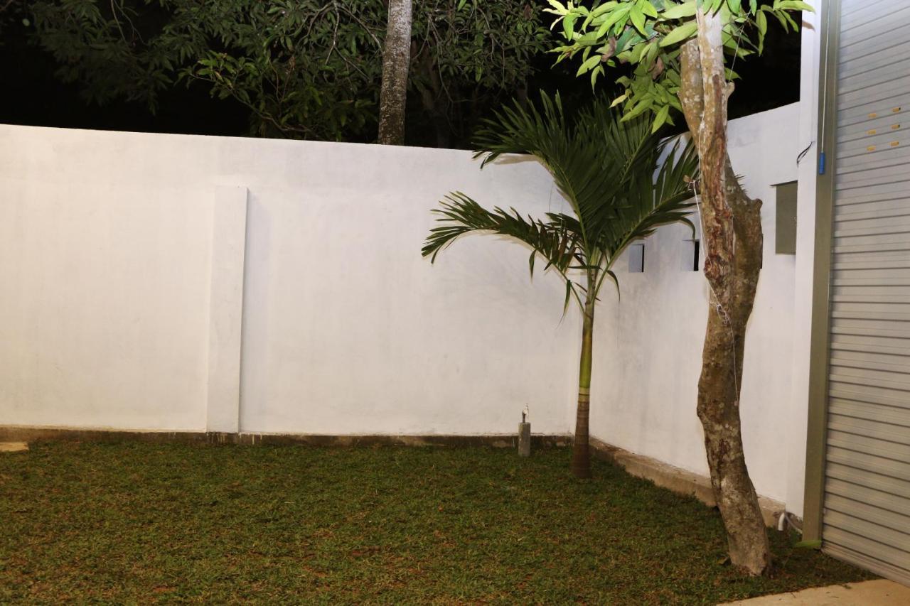 Ashford Beach Matara Extérieur photo